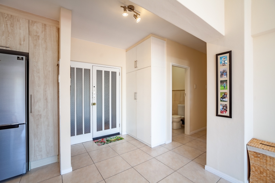 To Let 1 Bedroom Property for Rent in Sea Point Western Cape